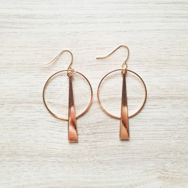 Clockwork Earring (Category: Earrings) located in Singapore. Submitted by twosapairsg (Listing ID 159286636, Image 1). Description: Tick tock! Get Clockwork at only $5.90!.