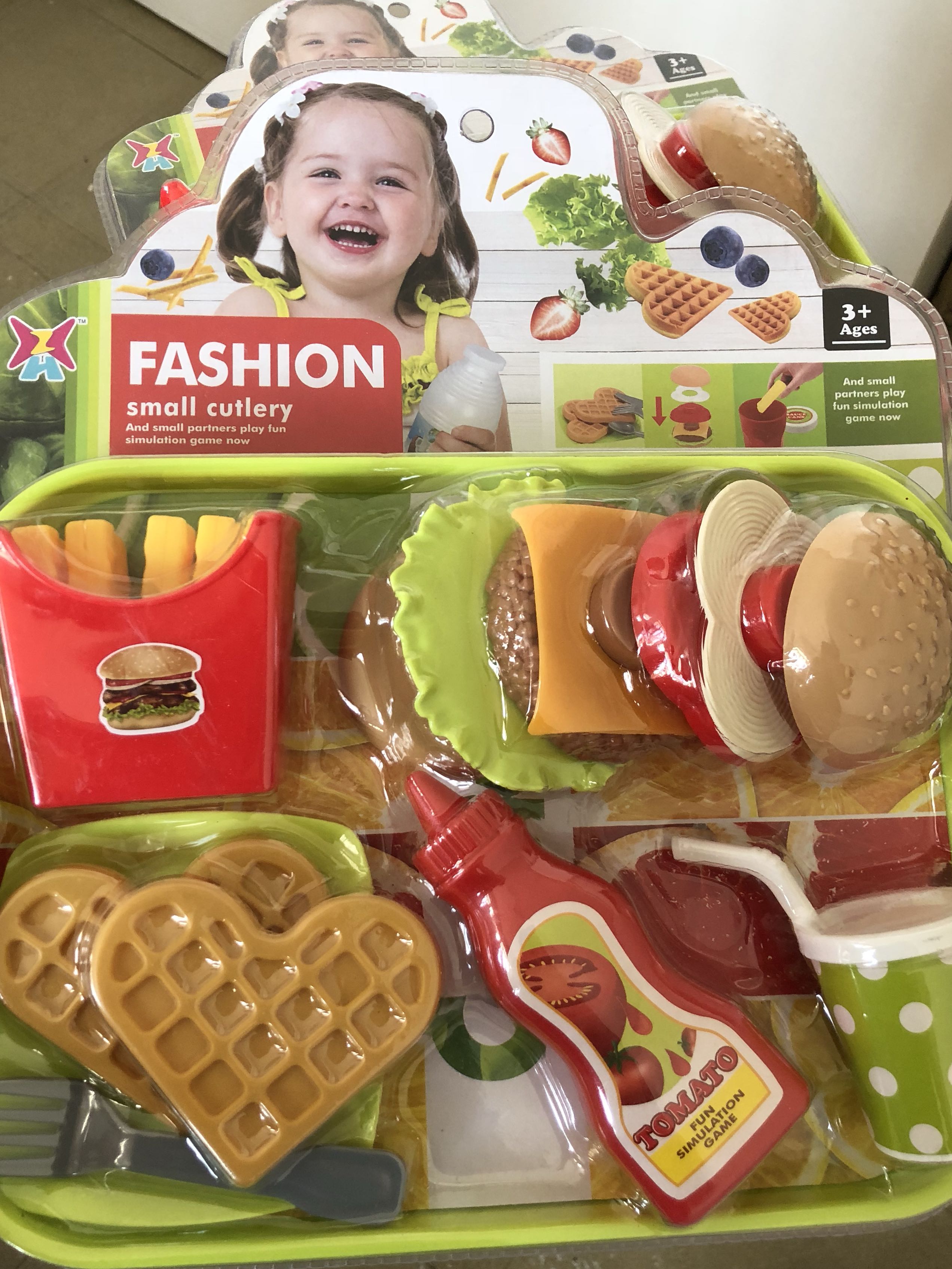 kids play cutlery