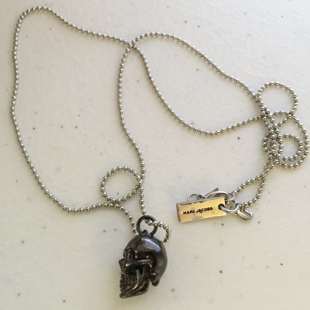 Marc jacobs skull necklace online