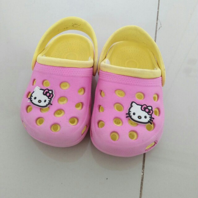 Sepatu Sandal Karet Hello Kitty Bayi Anak Baju Bayi Di Carousell