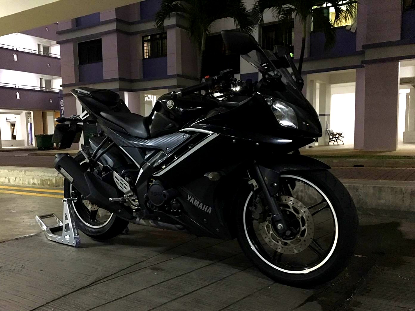 Yamaha r15 store v2 black colour