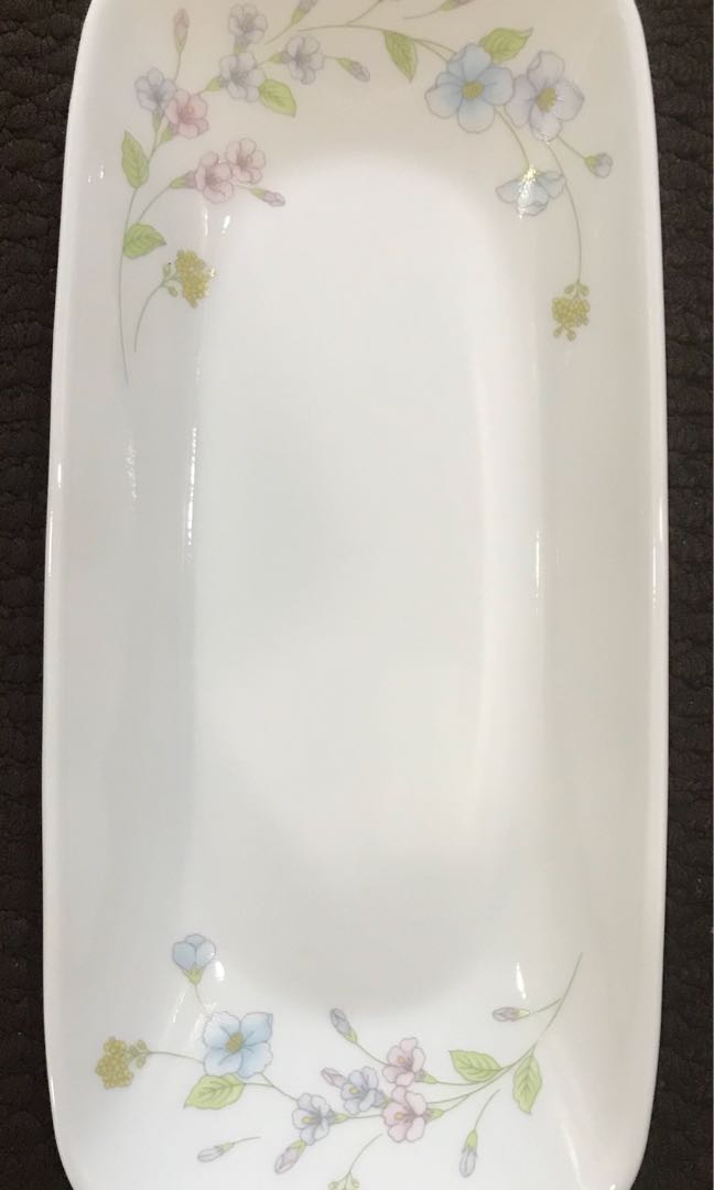 Corelle fish plate, Furniture & Home Living, Kitchenware & Tableware, Dinnerware & Cutlery on