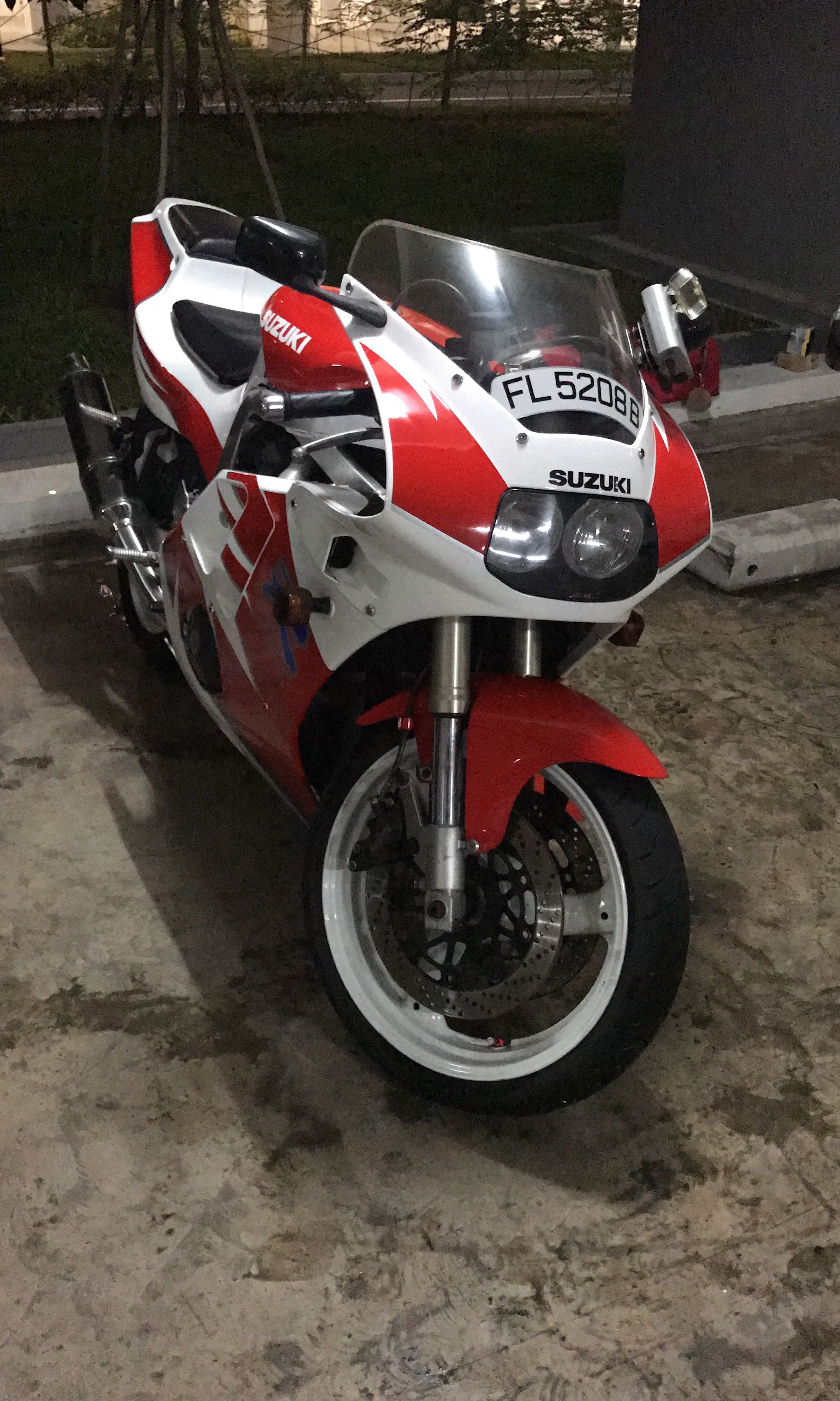 Gsxr hot sale 400 gk76a
