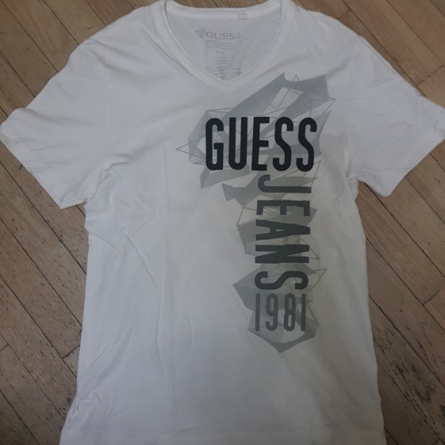 guess men's v neck t shirts