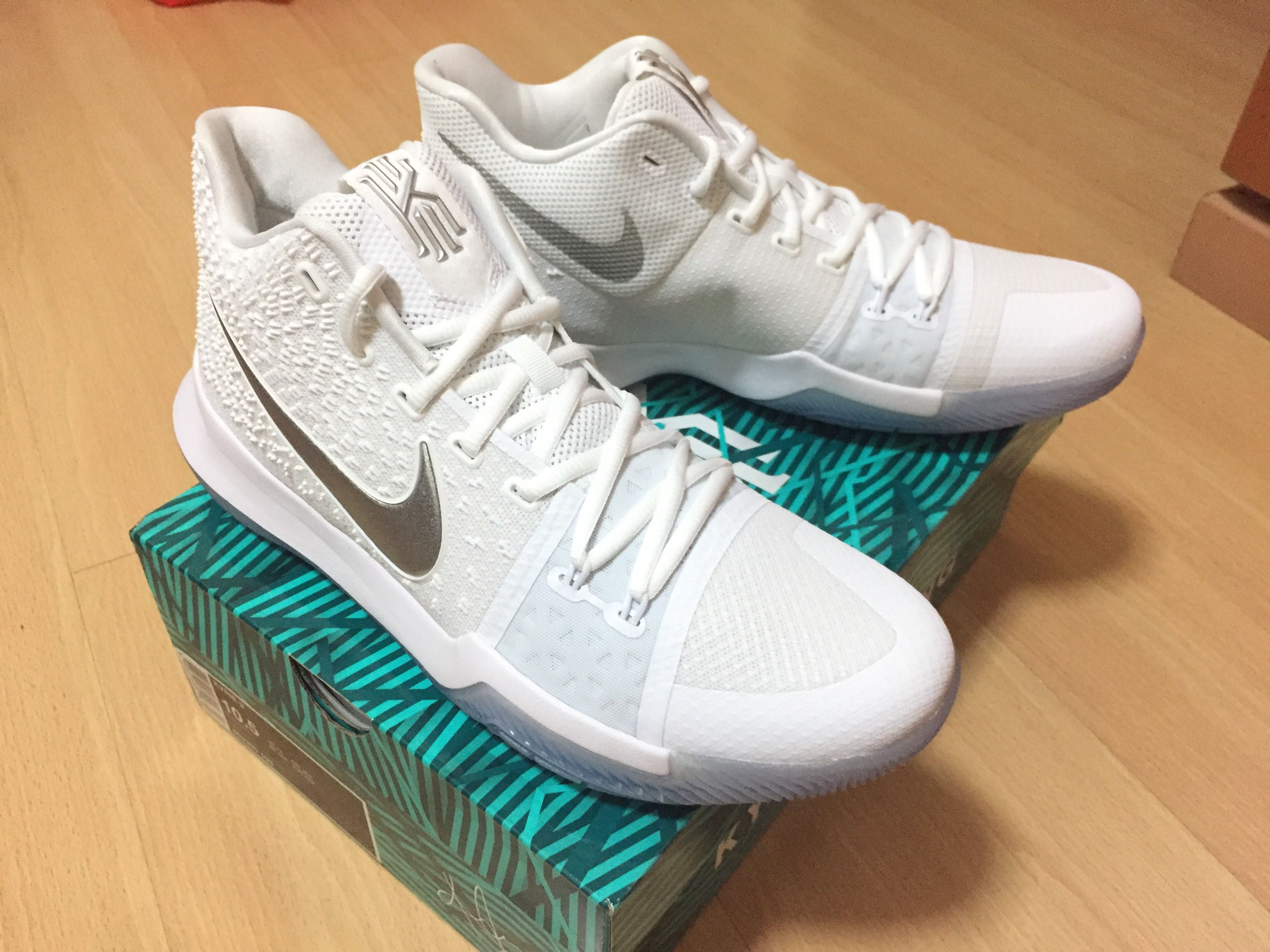 Kyrie 3 Chrome White