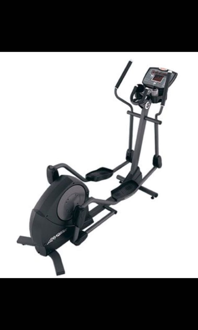 Vervolgen Van storm Elegantie Life Fitness X3-5 Elliptical Cross Trainer, Sports Equipment, Exercise &  Fitness, Cardio & Fitness Machines on Carousell