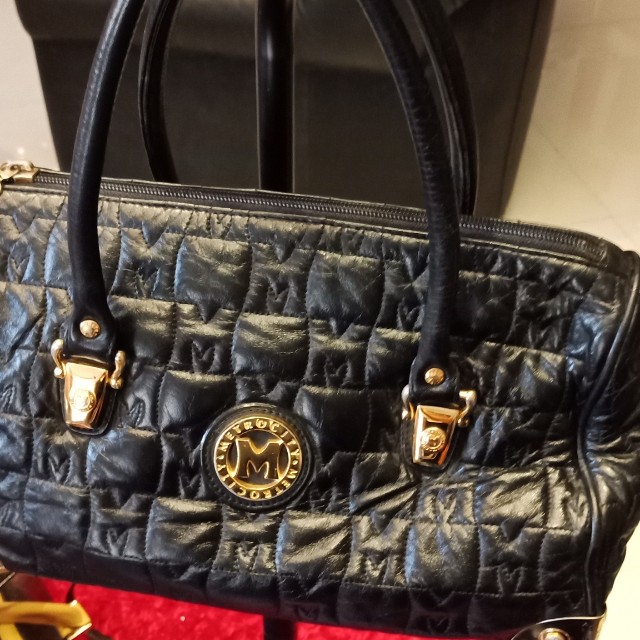 Metrocity Sling bag, Women's Fashion, Bags & Wallets, Cross-body Bags on  Carousell