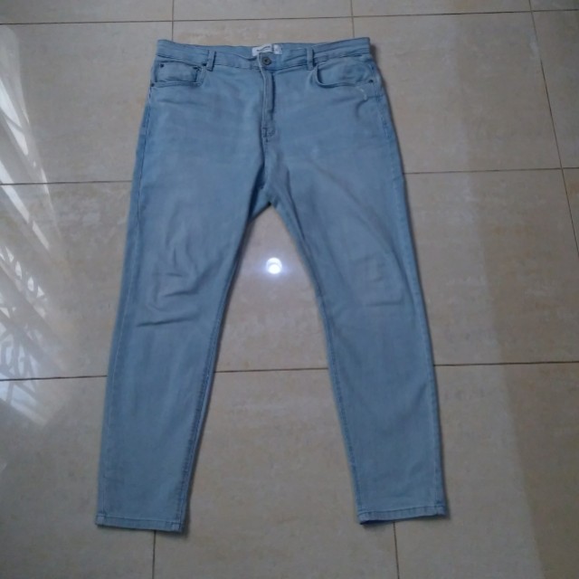 Pull\u0026Bear Jeans Carrot Fit Light Blue, Fesyen Pria, Pakaian di Carousell