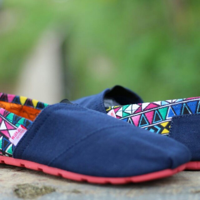 Sepatu Wakai Gradeori Dewasa Navy Batik Fesyen Pria Sepatu Sandal Di Carousell