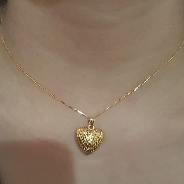 916 / 22k gold heartshape pendant ONLY 