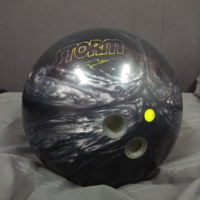 Bowling Ball, Sports Equipment, Sports & Games, Billiards & Bowling on