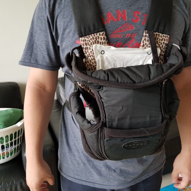 Tomy safari store baby carrier