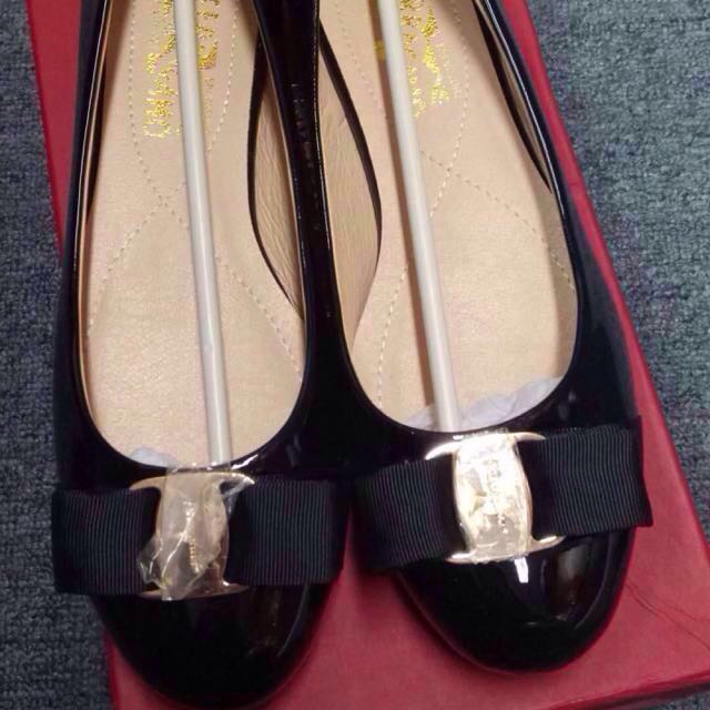 Harga flat shoes salvatore ferragamo hot sale