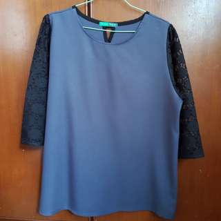 Grey top with black lace 3/4 sleeves