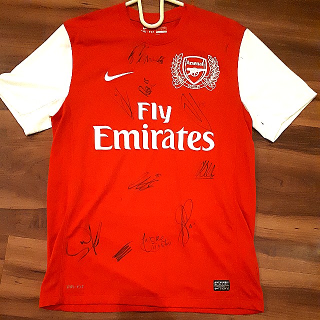Baju Bola Asli Arsenal Tandatangan 10 Pemain Song Ox Gibbs Arteta Dll Olah Raga Baju Olahraga Di Carousell