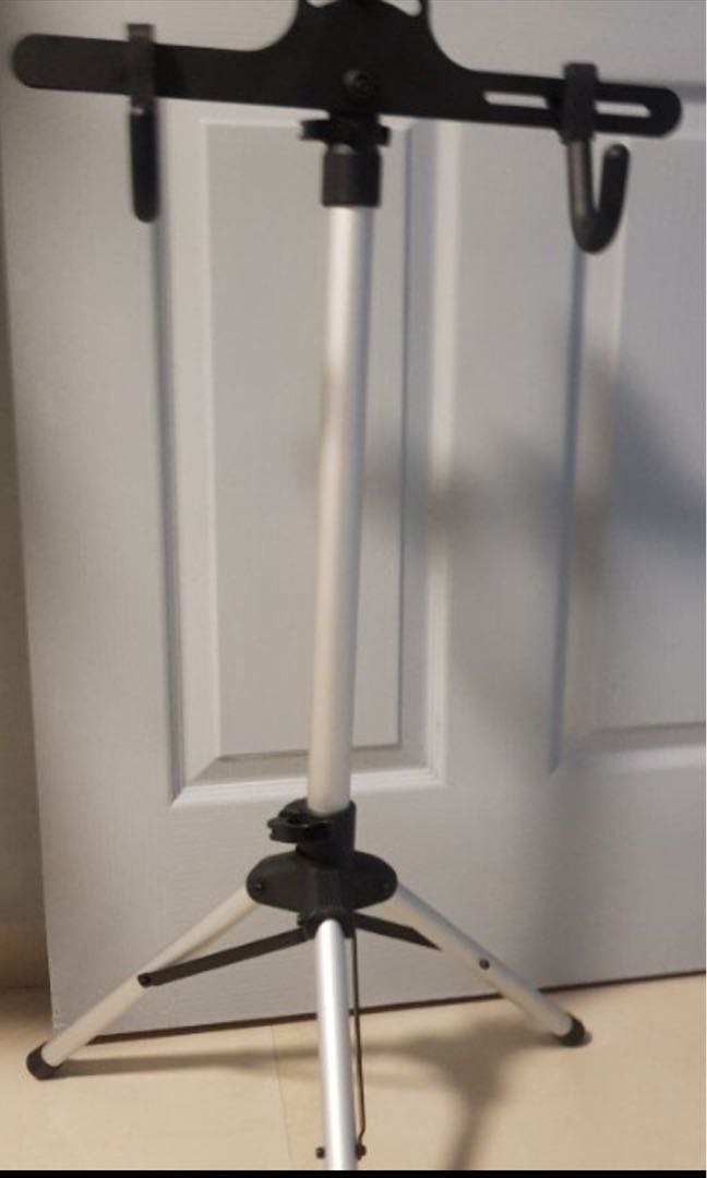 Single bicycle stand outlet