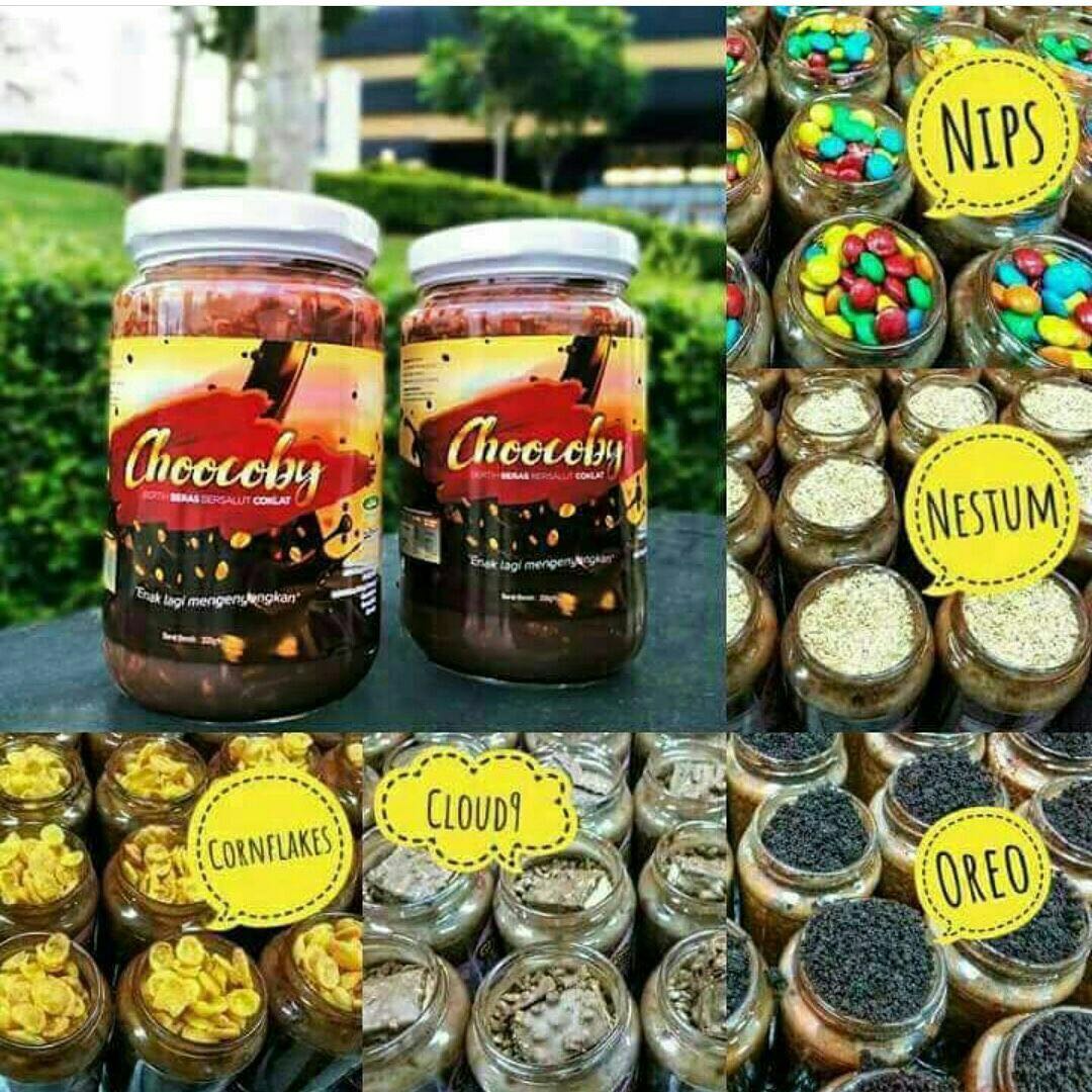 Chocoby (Category: Packaged & Instant Food) located in Georgetown. Submitted by chailasuhaimi (Listing ID 159653971, Image 2). Description: CHOOCOBY JAR 👆 TAMBAH KOS POS 👇 1 BEKAS : RM8 SM / RM12 SS 2 BEKAS : RM11 SM / RM15 SS 3 BEKAS : RM13 SM / RM18 SS 4-6 BEKAS : RM15 SM / RM26 SS 7-10 BEKAS : RM30 SM / RM55 SS TOPPING - CAPTAIN MUNCH ( MCM OREO ) - CONFLAKE - CLOUD 9 - NIPS - NESTUM *CHOOCOBY TAK PERLU RENDAM AIR PANAS. COKLAT SEDIA CAIR. B