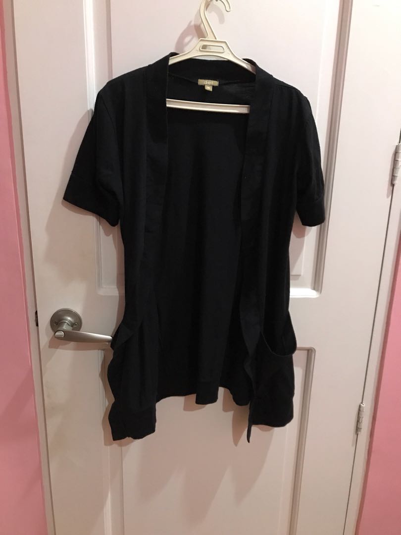 Dei Short Sleeves Black Cardigan (Category: Coats, Jackets and Outerwear) located in Las Pinas. Submitted by beemcloset (Listing ID 159744677, Image 1). Description: Good condition.