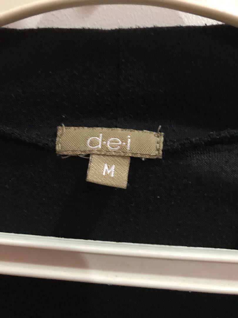 Dei Short Sleeves Black Cardigan (Category: Coats, Jackets and Outerwear) located in Las Pinas. Submitted by beemcloset (Listing ID 159744677, Image 2). Description: Good condition.