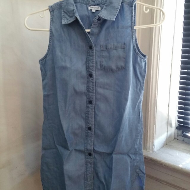 Denim shirt dress (Category: Babies & Kids Fashion) located in Quezon City. Submitted by lulus3 (Listing ID 159792628, Image 1). Description: .