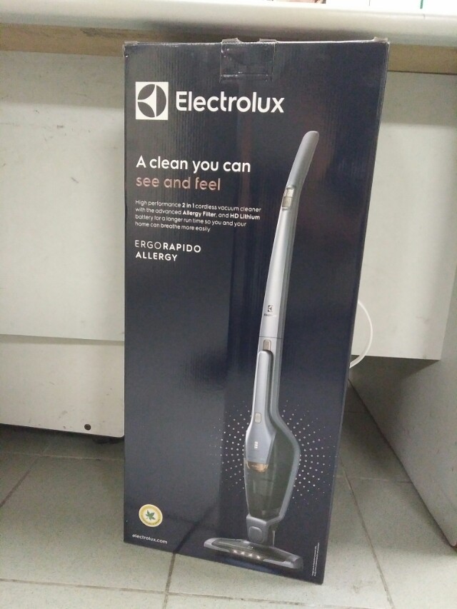 Electrolux Zb3311 Cordless 2 In 1 Vacuum Home Appliances On Carousell