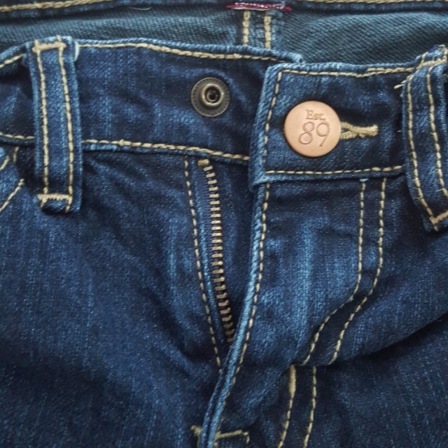 Est.89 jeans (Category: Babies & Kids Fashion) located in Cebu City. Submitted by authenticcebu (Listing ID 159636919, Image 2). Description: Good as new from US too big for my 4yo child text 0917 7778986.