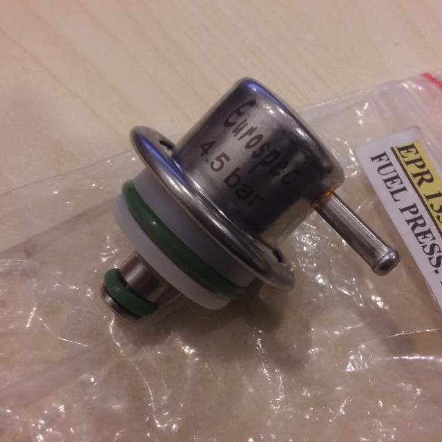 Fuel Pressure Regulator 4.5Bar, Car Accessories on Carousell