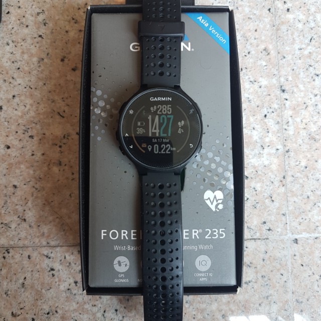 Garmin Forerunner 235 Black with additional gray strap