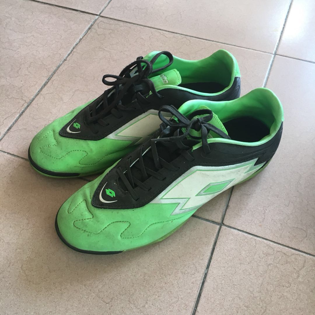 Lotto Futsal/Football Shoes, Men's Fashion, Footwear, Boots on Carousell