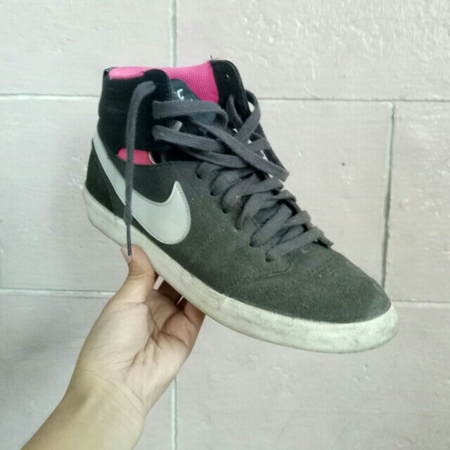 nike high ankle sneakers