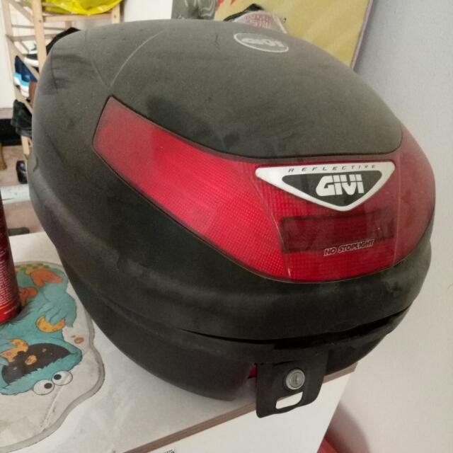 single-helmet-gv-box-with-base-motorcycles-motorcycle-accessories-on