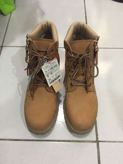 New stradivarius boots