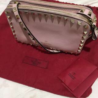 Valentino 粉色卯釘小包