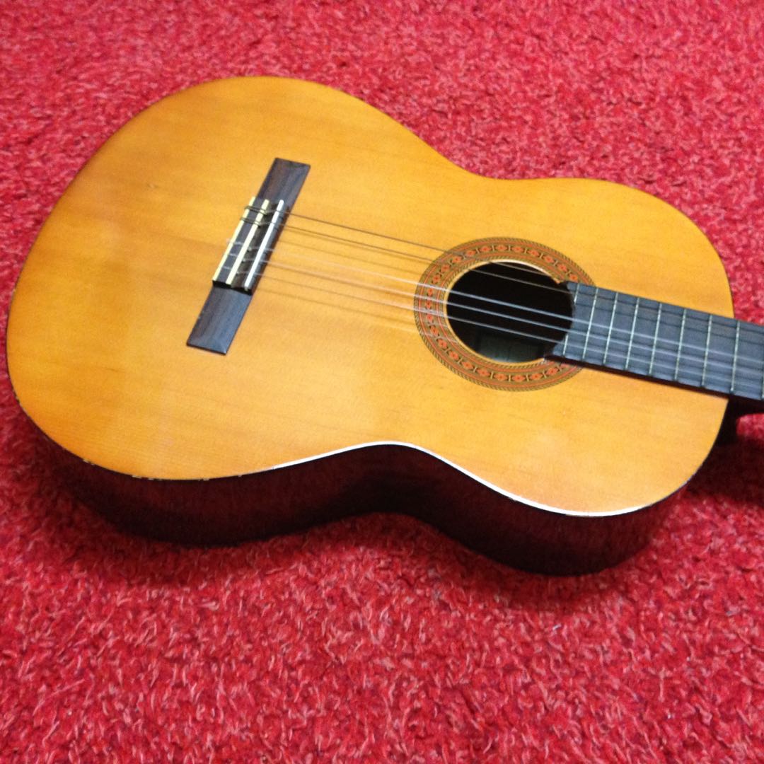 Classical Guitar Yamaha C40, Hobbies & Toys, Music & Media, Musical