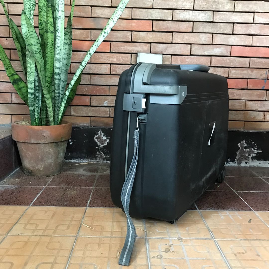 diplomat luggage price