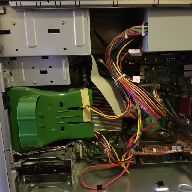 Gateway desktop (inoperable), Computers & Tech, Desktops on Carousell