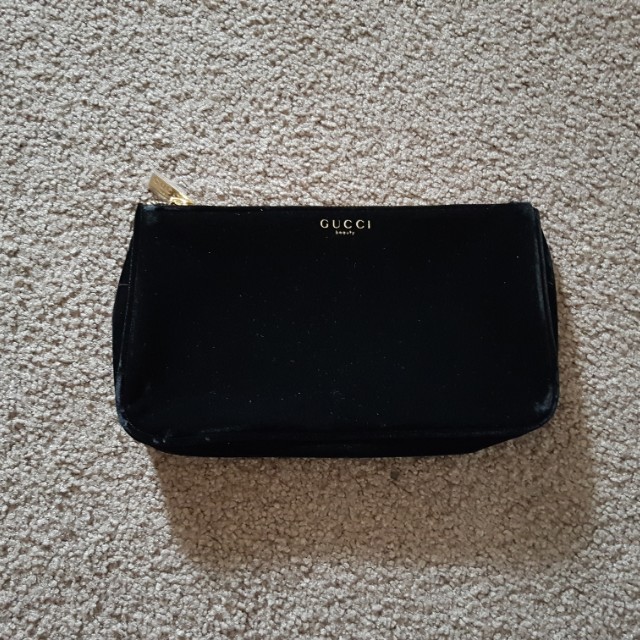 Gucci velvet makeup bag deals