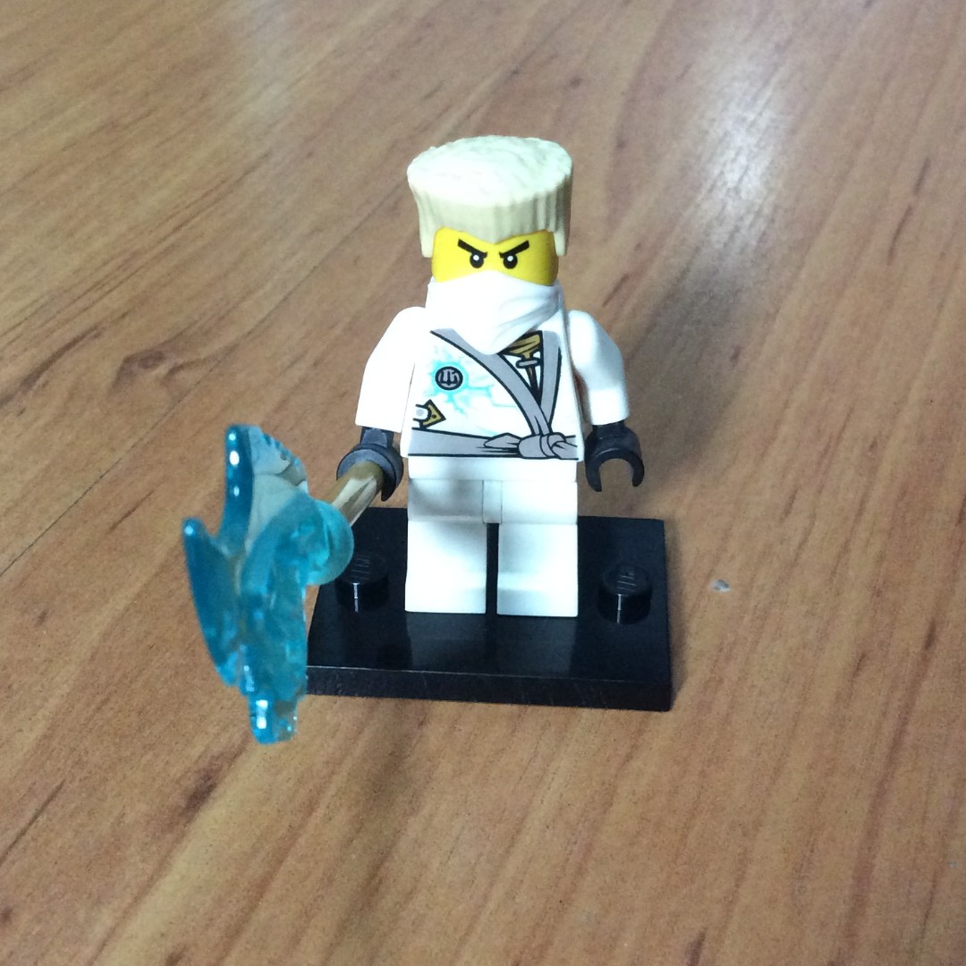  LEGO Ninjago Mini Figure Zane (Techno Robe) - Rebooted