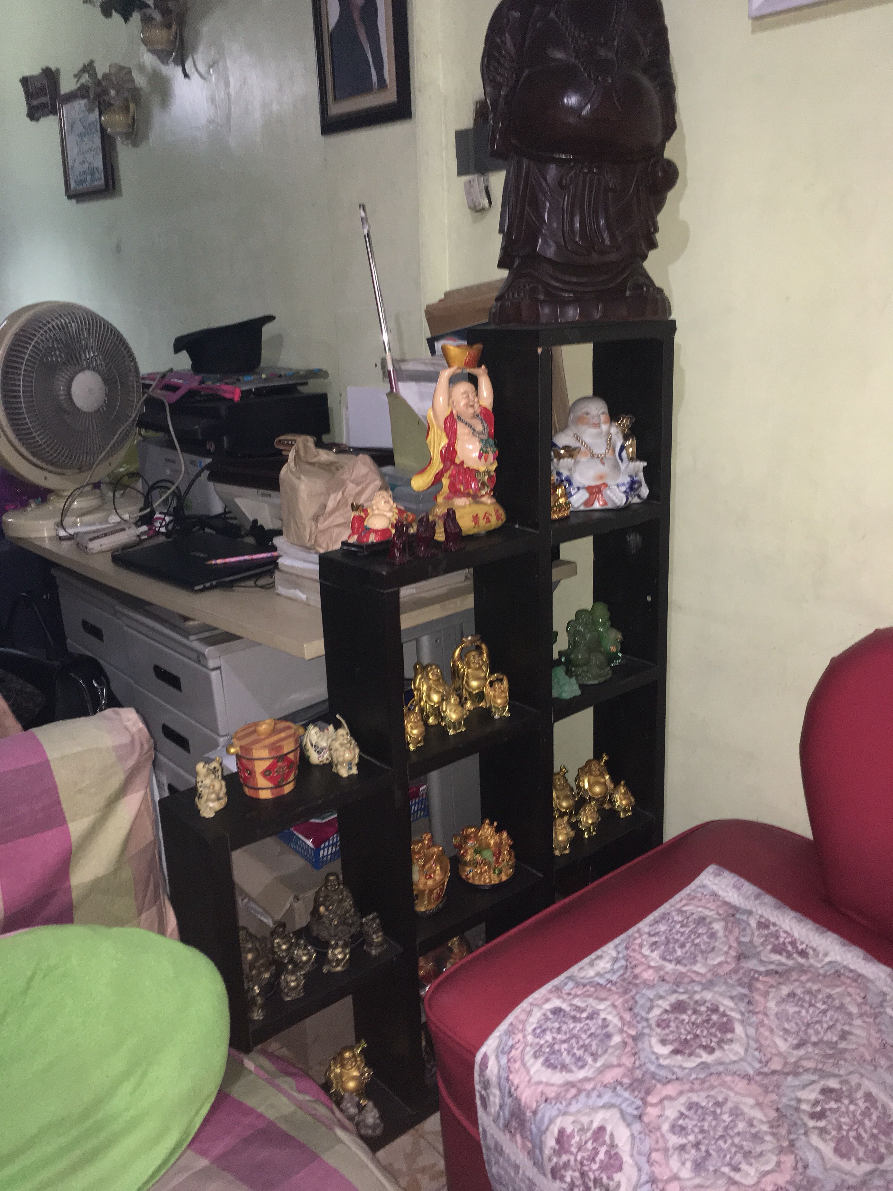 Mahogany Wood display/partition (Category: Office Furniture & Fixtures) located in Mandaluyong City. Submitted by ivanector101 (Listing ID 159950022, Image 1). Description: -Auth Mahogany wood (medj mabigat) -Rotatable -rfs:Moving -DISPLAY NOT INCLUDED -pwedeng i repaint -in good condition -taas:119 cm x haba: 87cm .