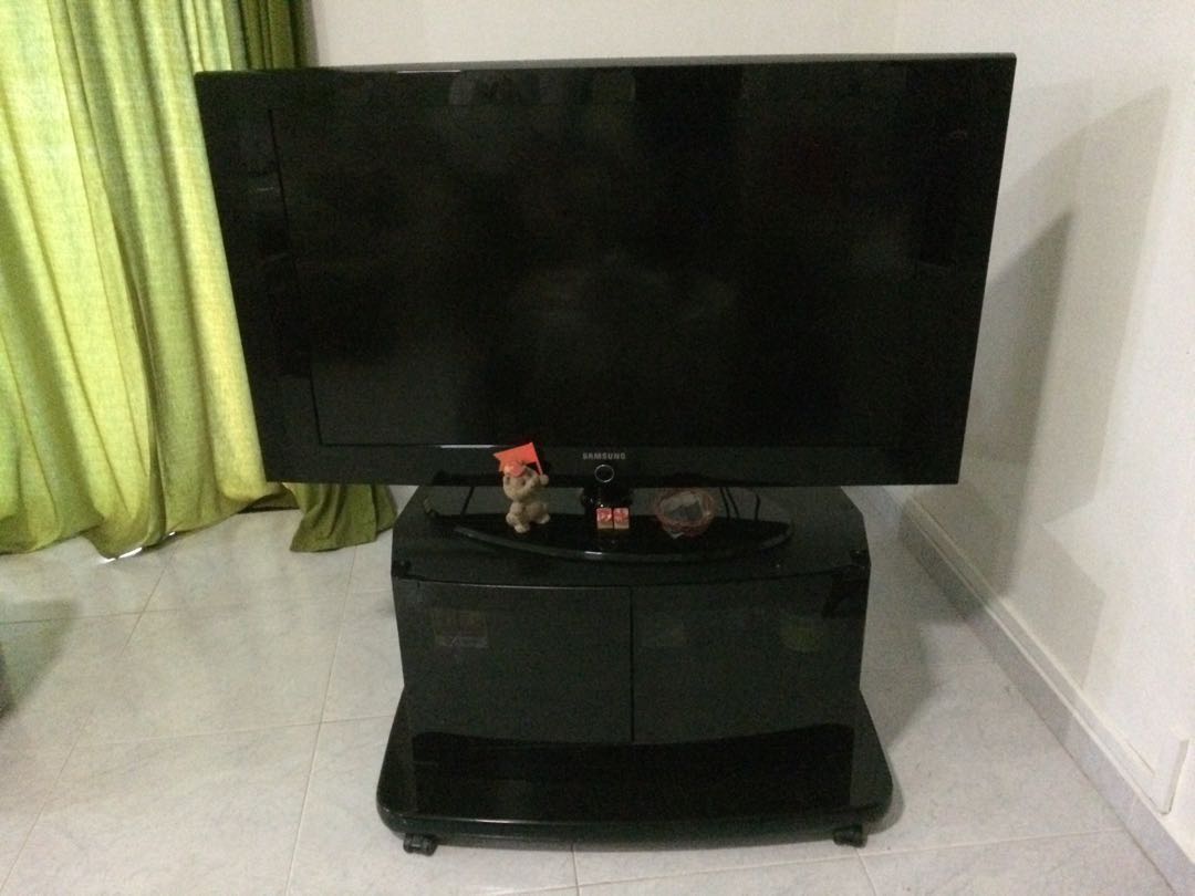 Samsung Tv With Small Cabinet Home Appliances Tvs