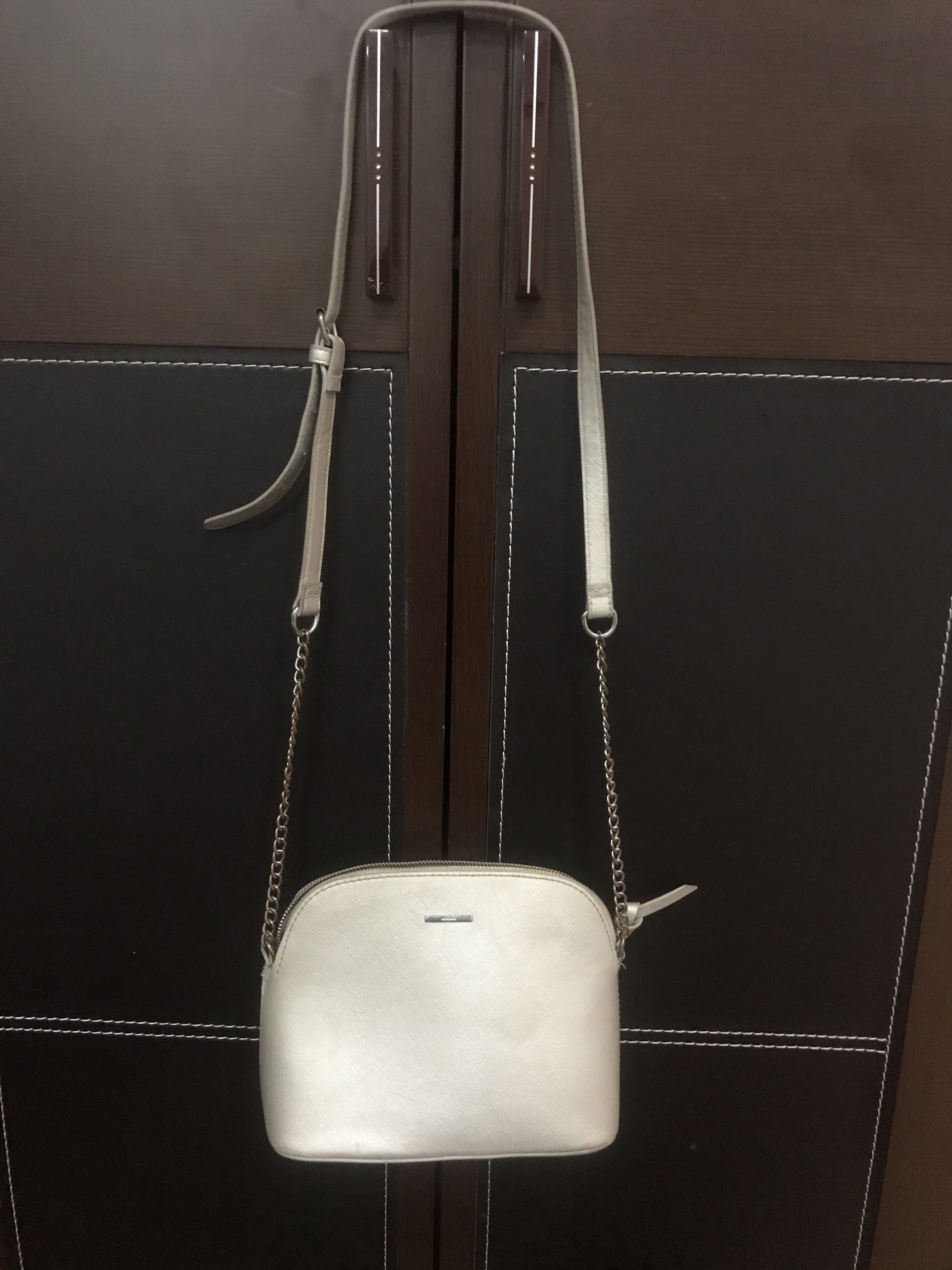 Tas Bershka ORIGINAL Fesyen Wanita Tas Dompet di Carousell