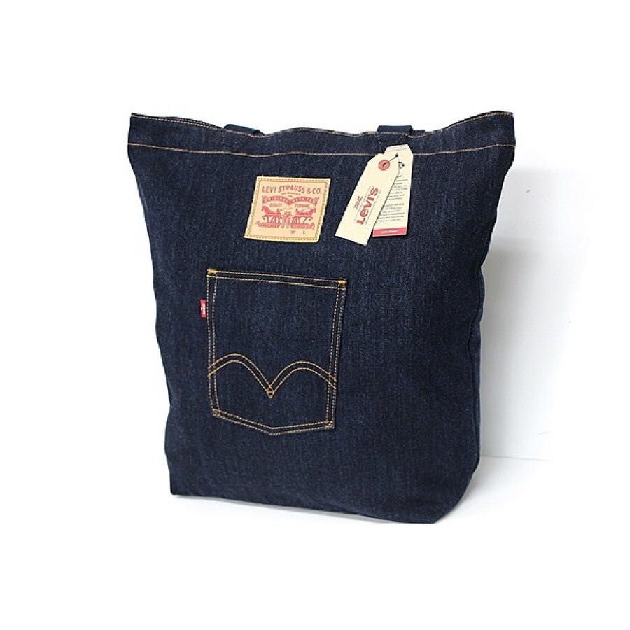 The Levi's Back Pocket Tote, 名牌, 手袋及銀包- Carousell