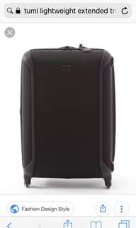 Tumi ligthweigth extented trip packing case