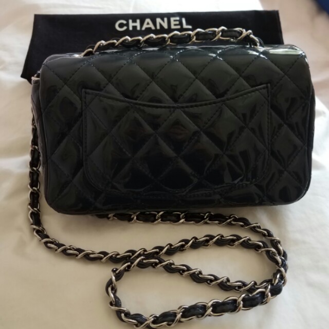 Chanel 20cm Patent leather cf classic flap, 名牌, 手袋及銀包- Carousell