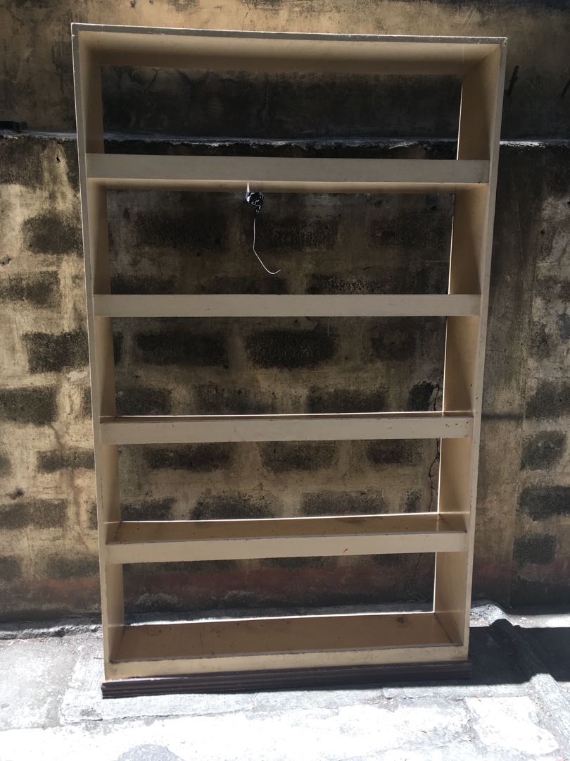 Display/ book shelf/cabinet (Category: Shelves, Cabinets & Racks) located in Mandaluyong City. Submitted by ivanector101 (Listing ID 160041608, Image 1). Description: Mataas sya and medj mabigat Taas: 202cm Haba: 121 cm Kapal : 31 cm .