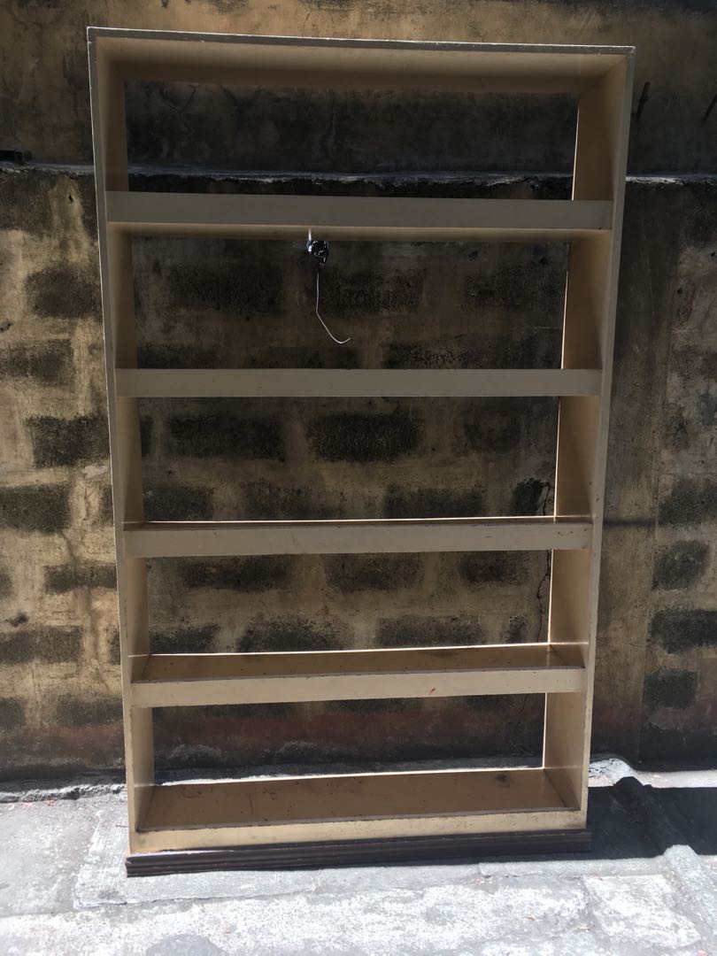 Display/bookshelf cabinet (Category: Shelves, Cabinets & Racks) located in Mandaluyong City. Submitted by ivanector101 (Listing ID 160041923, Image 2). Description: Medj mabigat pero in good codition Di nakakalas Taas:202cm Haba 121cm Kapal 31cm .