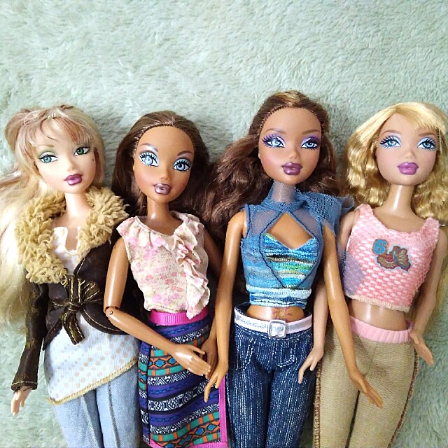 Free Postage Barbie My Scene with clothes