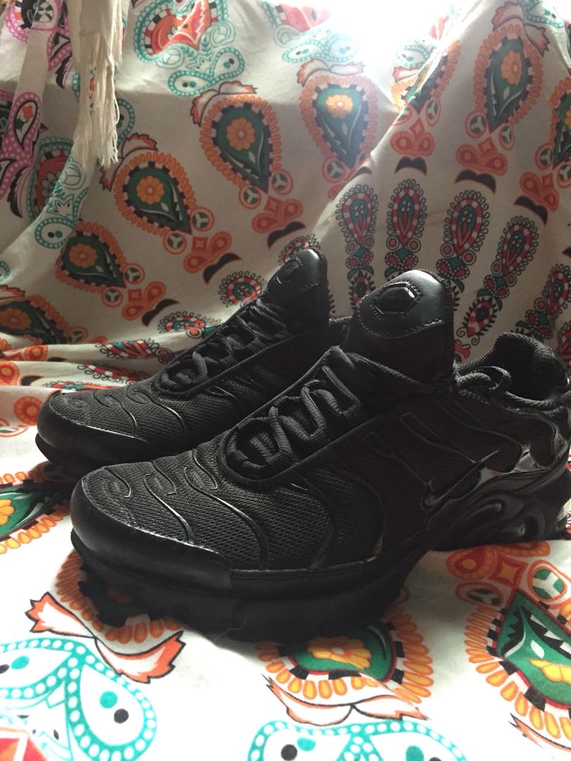 black tns size 6