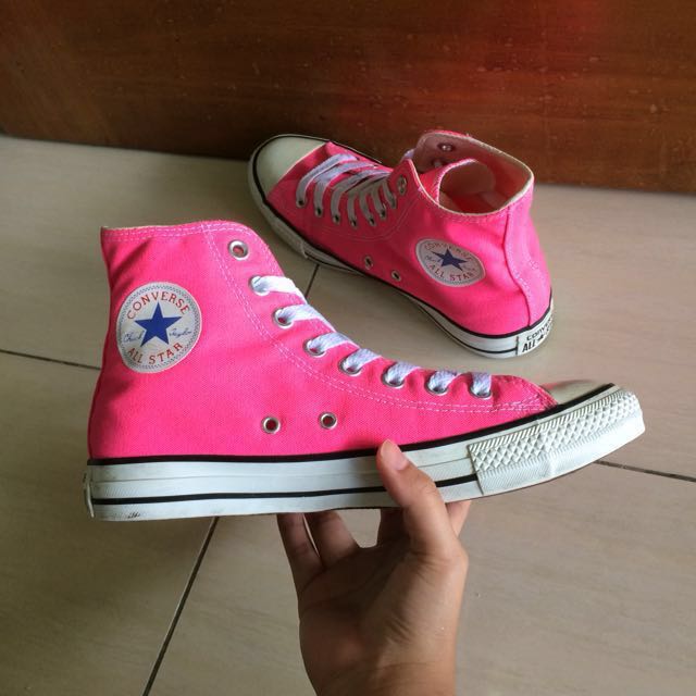 neon pink converse
