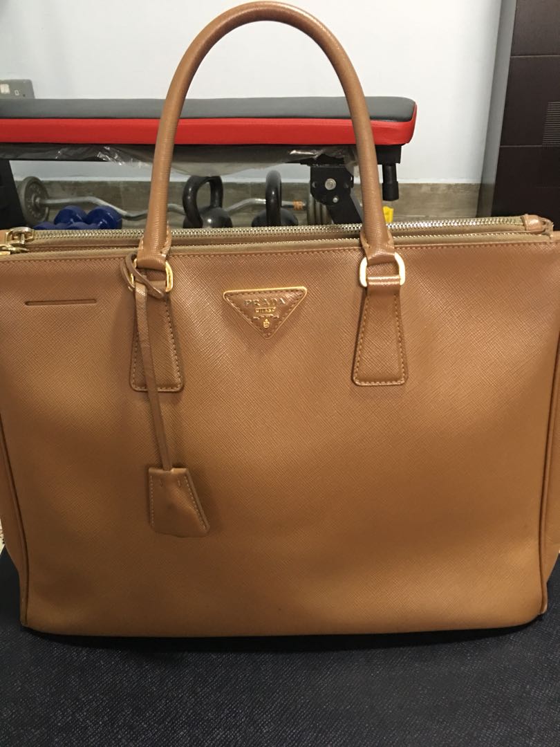 prada bags under 1000